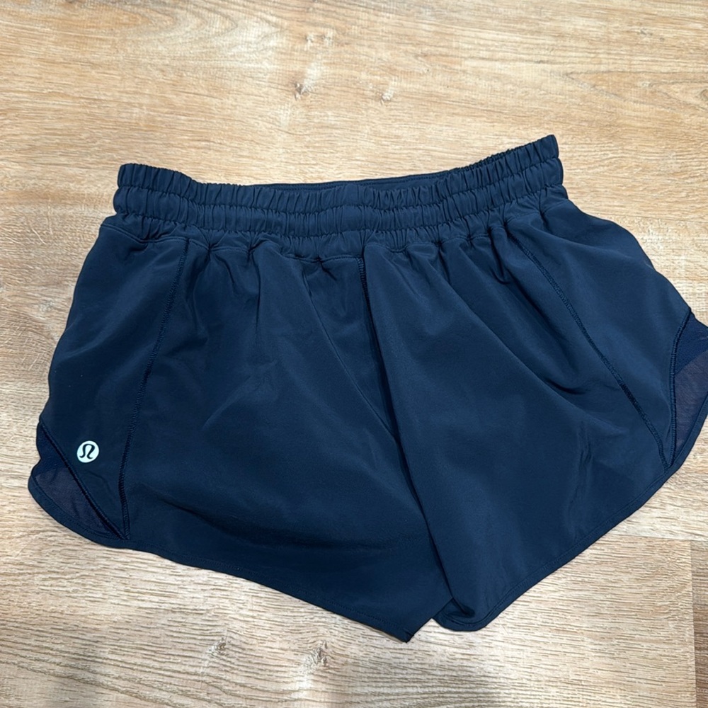 Hotty Hot Lululemon shorts size 6 Navy Blue 2.5” inseam * like new *